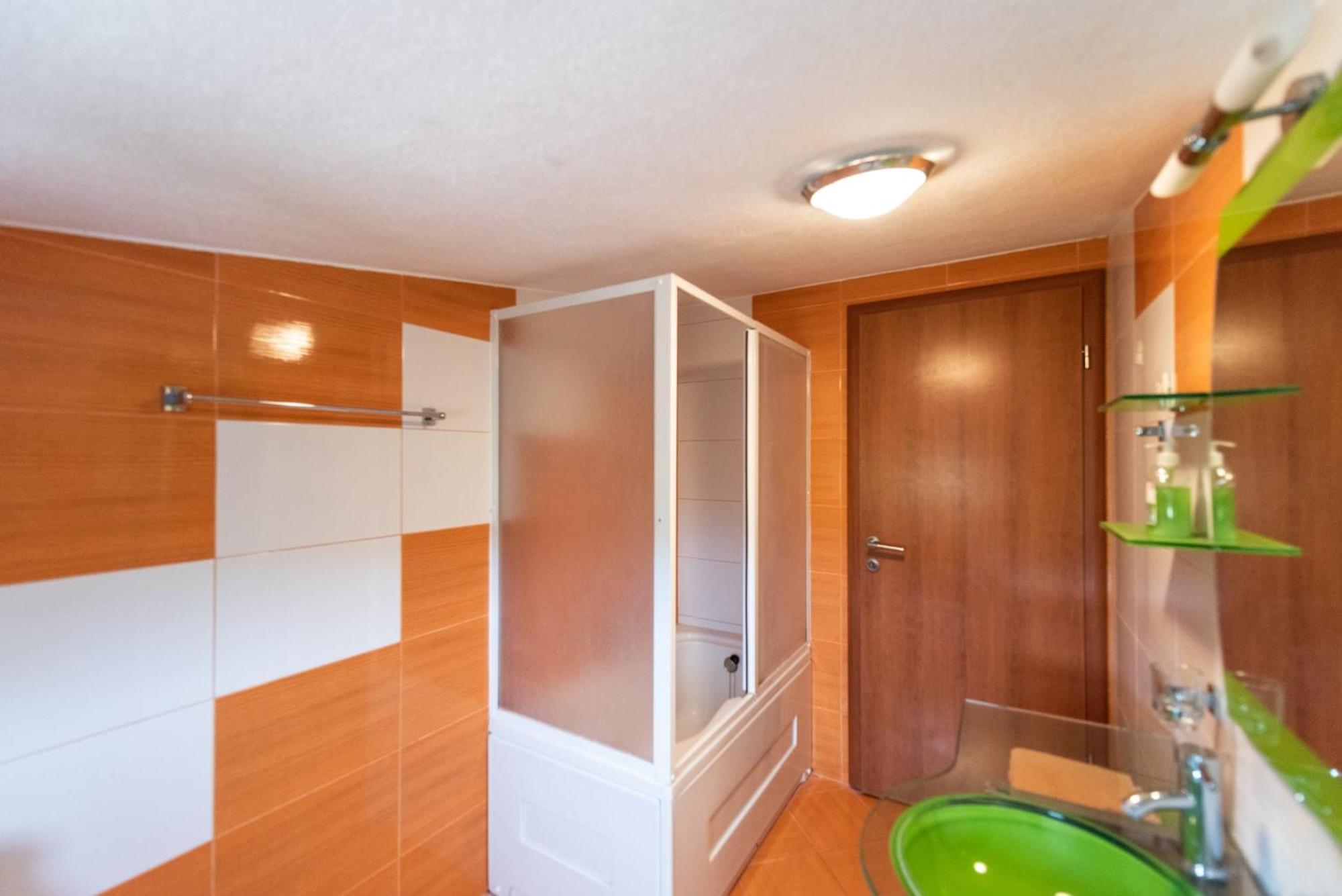 Apartments Karen Винишче Экстерьер фото