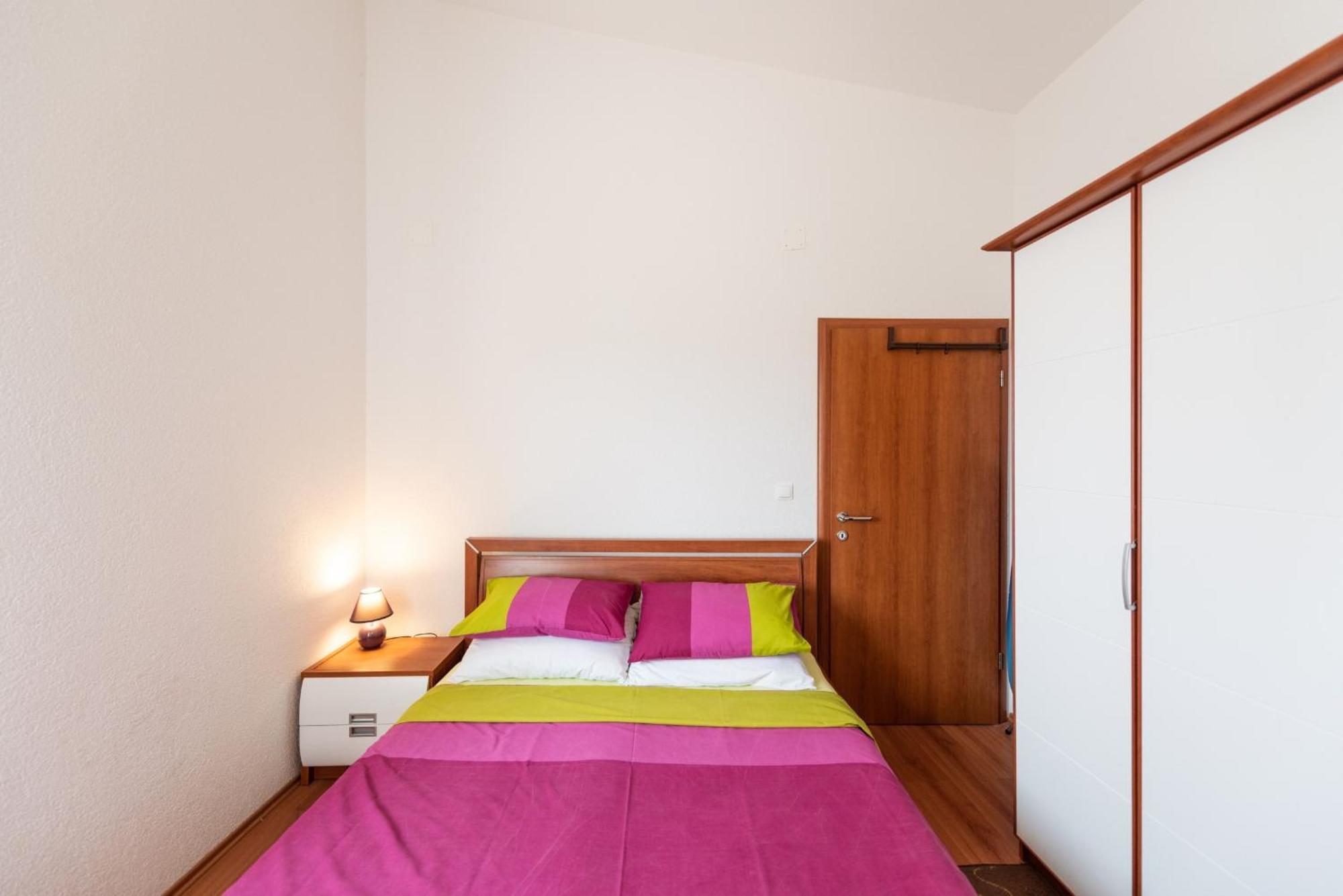 Apartments Karen Винишче Экстерьер фото