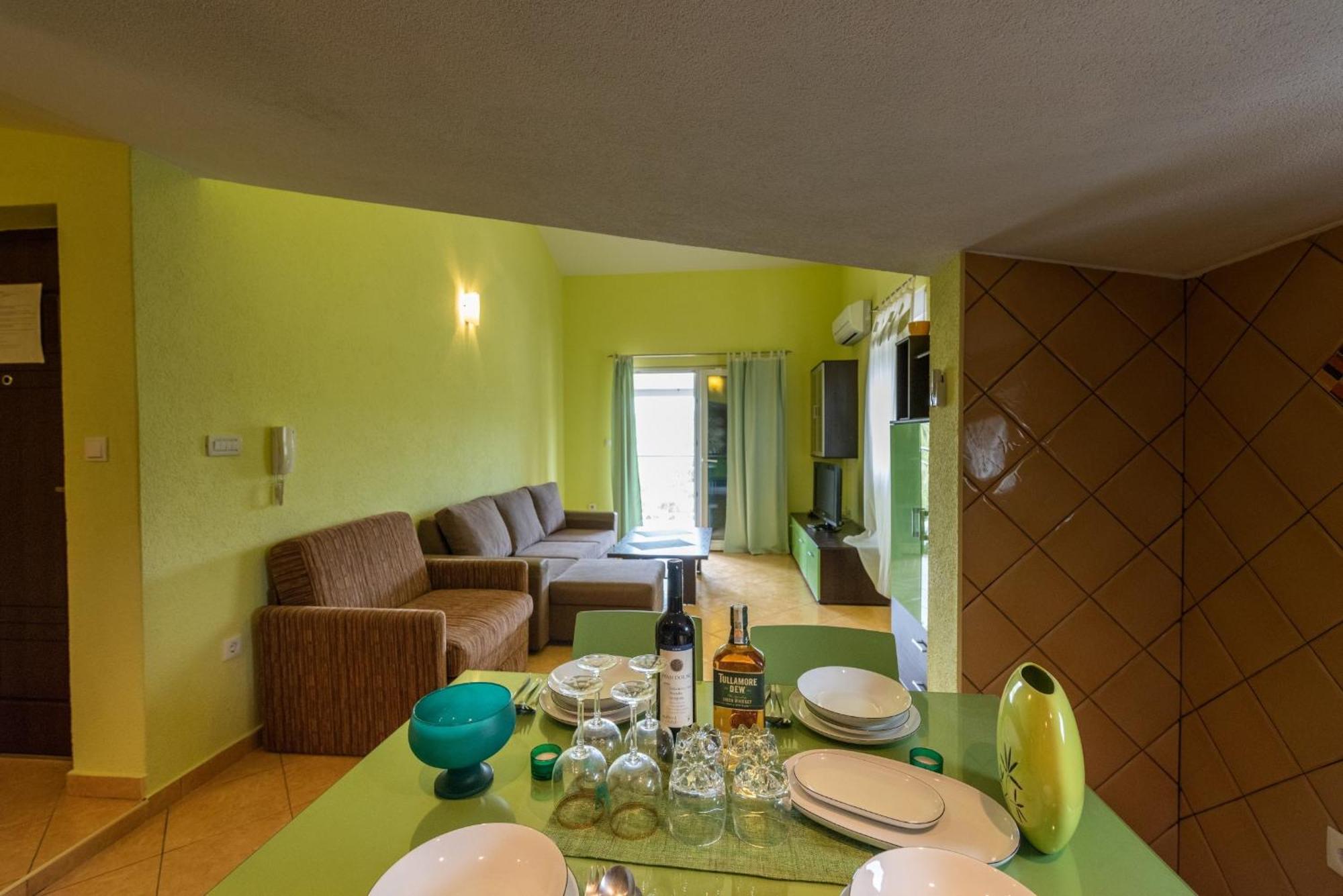 Apartments Karen Винишче Экстерьер фото