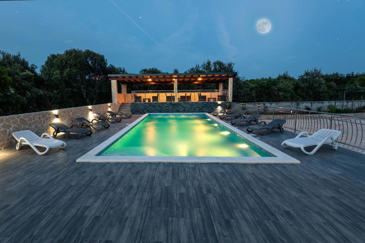 Apartments Karen Винишче Экстерьер фото