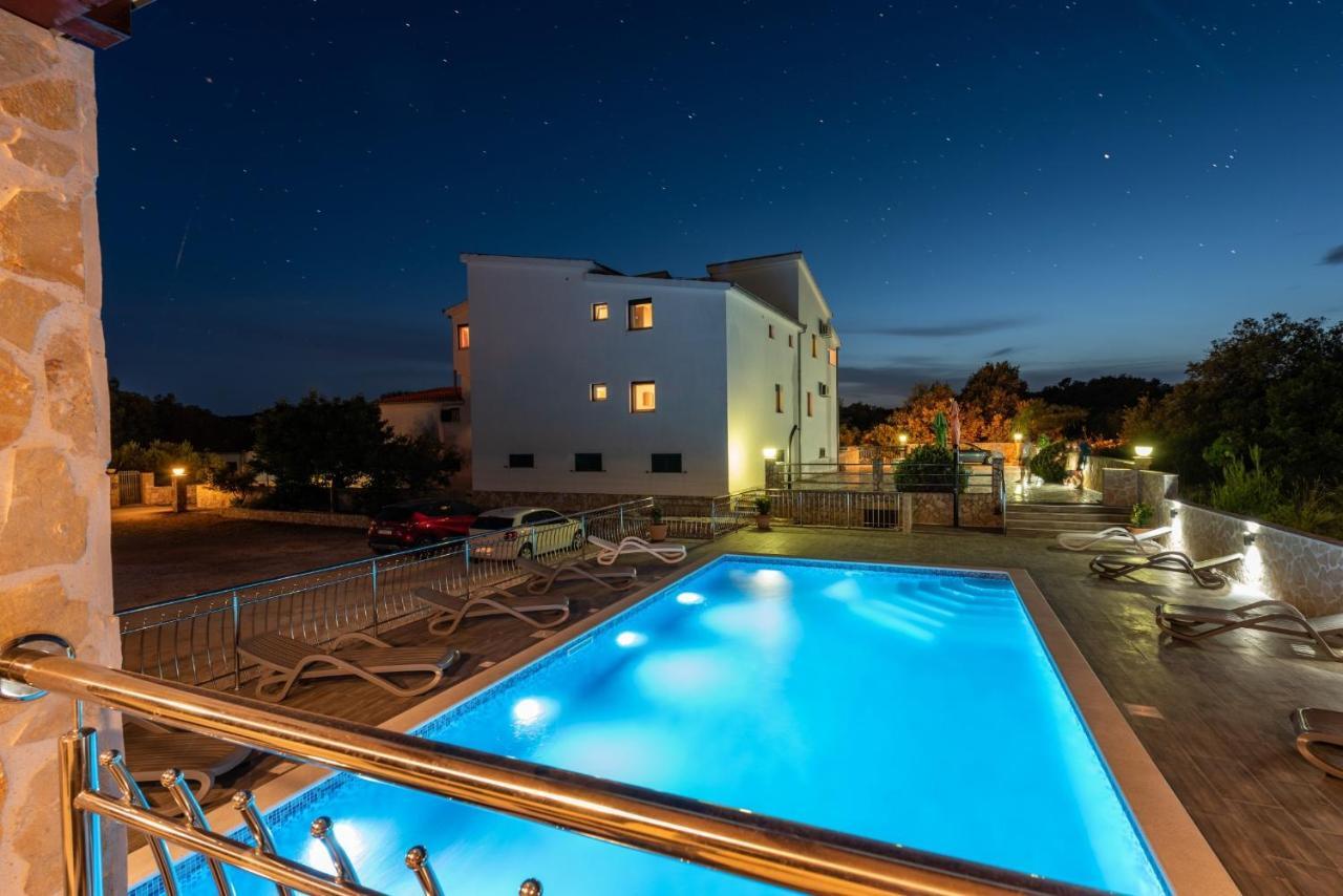 Apartments Karen Винишче Экстерьер фото