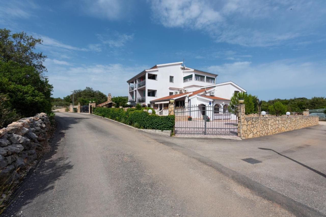 Apartments Karen Винишче Экстерьер фото