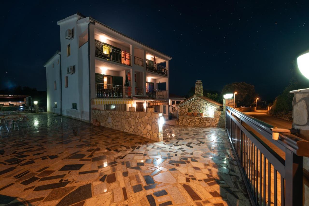 Apartments Karen Винишче Экстерьер фото