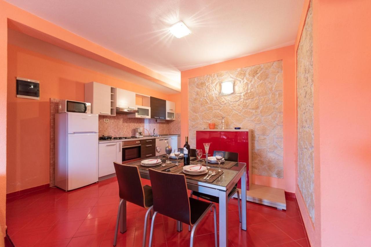 Apartments Karen Винишче Экстерьер фото