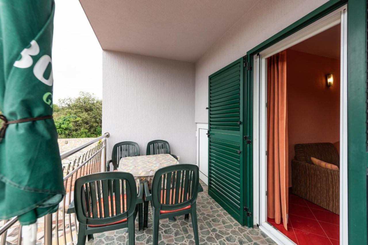 Apartments Karen Винишче Экстерьер фото