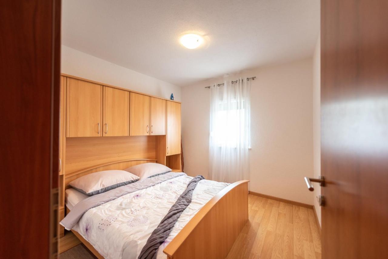 Apartments Karen Винишче Экстерьер фото