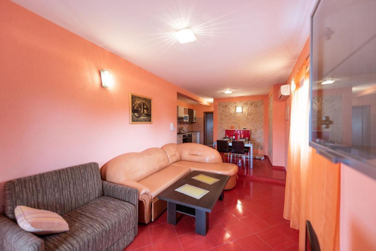 Apartments Karen Винишче Экстерьер фото