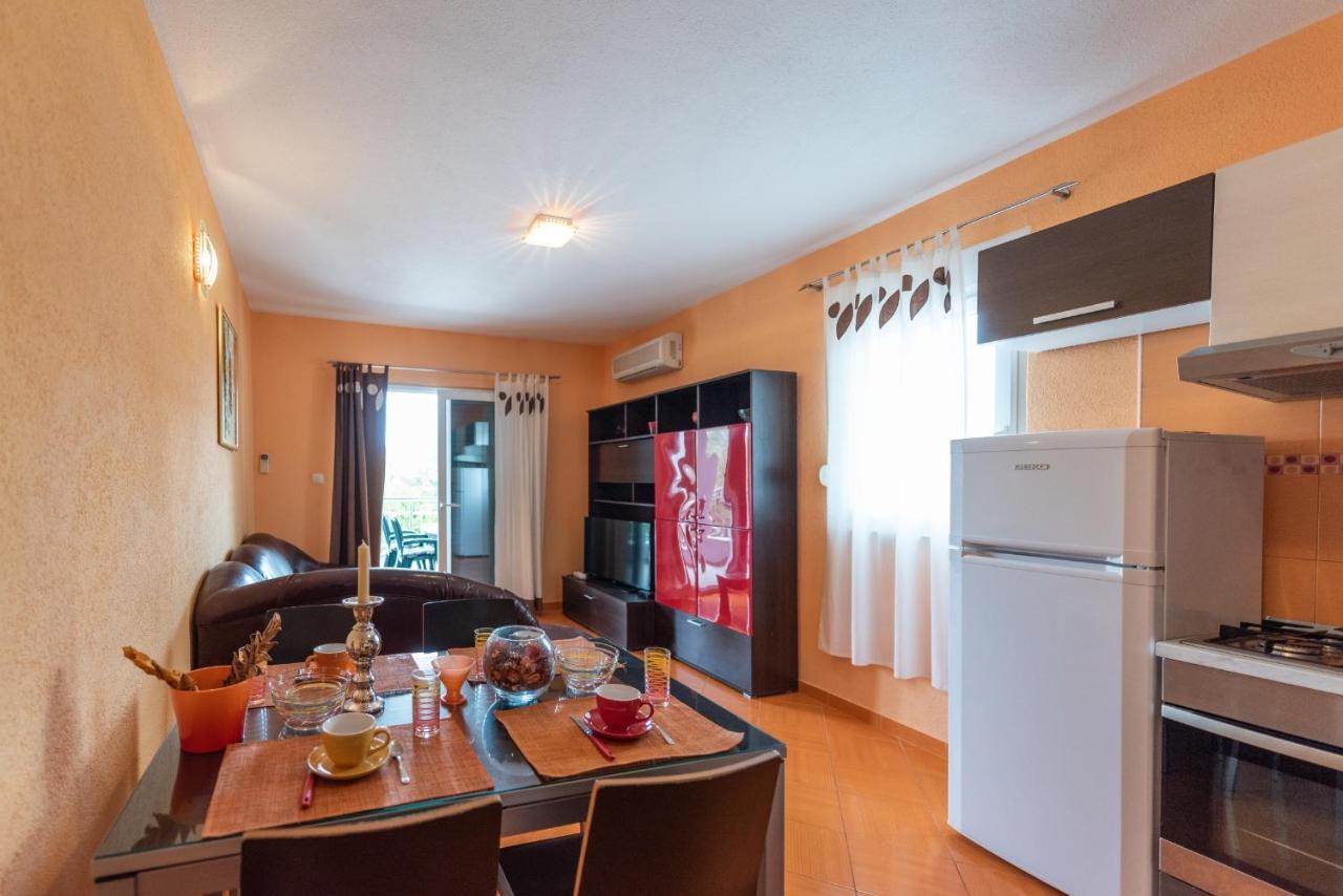 Apartments Karen Винишче Экстерьер фото